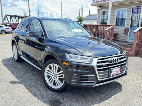 Used 2018 Audi Q5 2.0T Premium Plus w/ Premium Plus Package AWD/4WD image 2