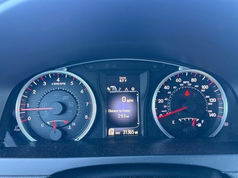 Used 2017 Toyota Camry SE w/ Moonroof Package FWD image 5
