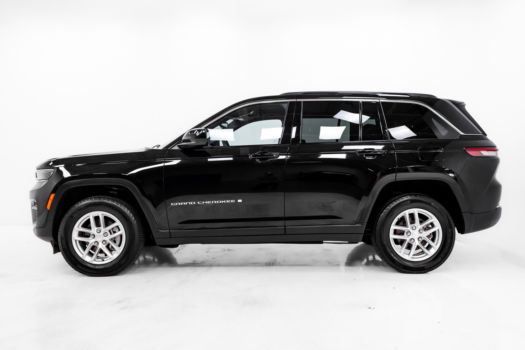 Used 2024 Jeep Grand Cherokee Laredo X AWD/4WD image 26