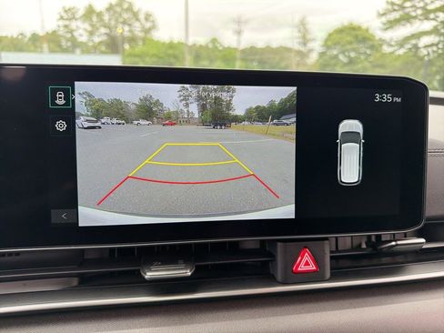 Used 2025 Kia Carnival EX FWD image 11