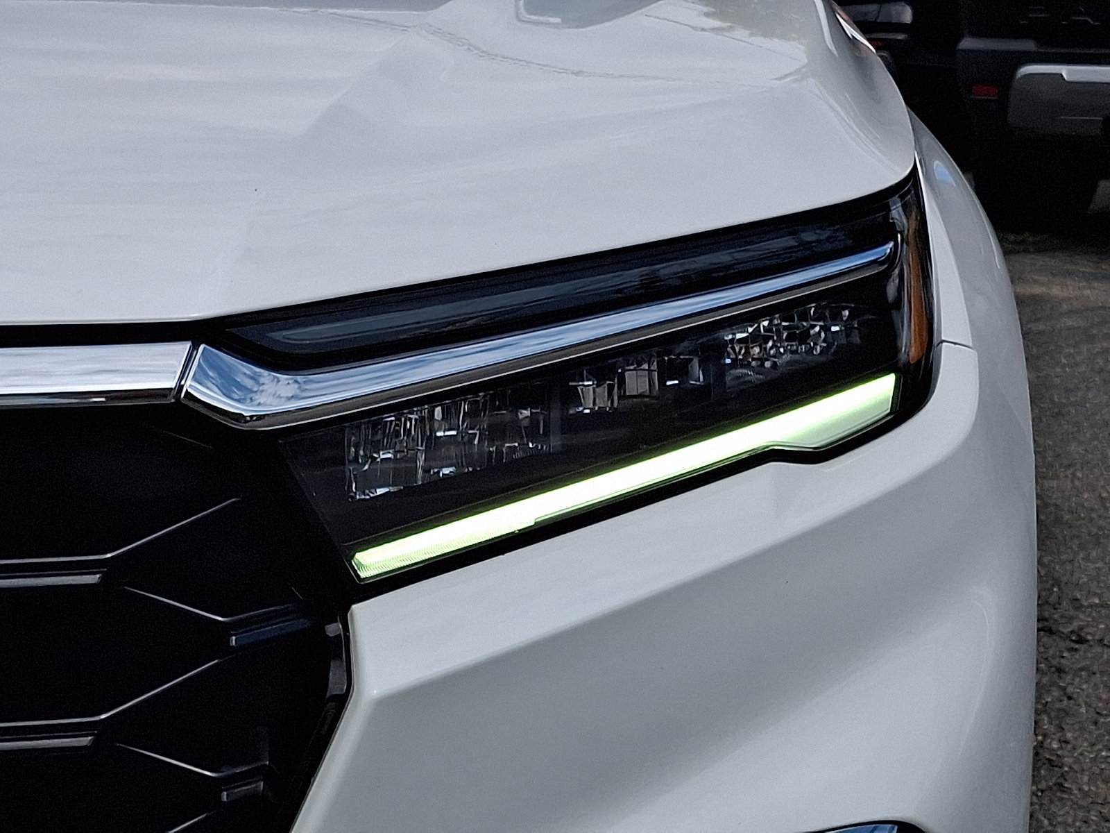 Used 2024 Honda Pilot Touring image 9