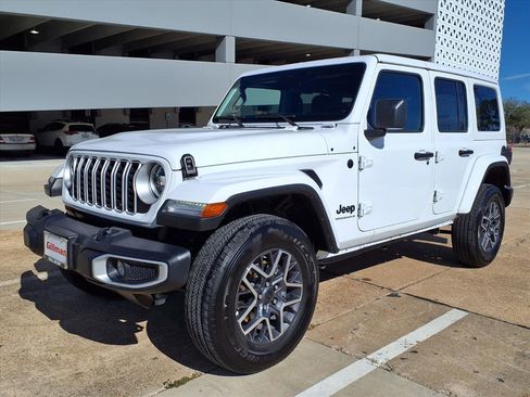 Used 2025 Jeep Wrangler Sahara image 20