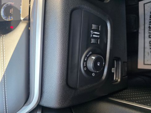 Used 2022 Jeep Grand Cherokee L Limited image 10