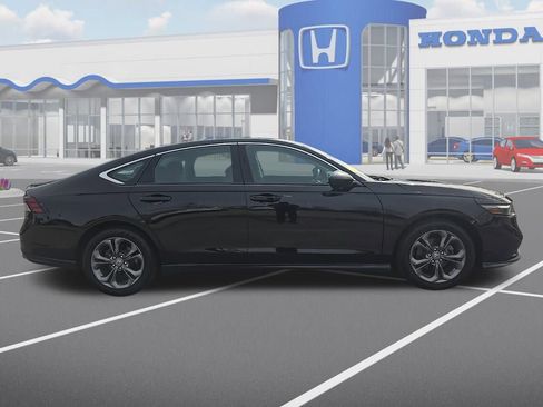 Used 2023 Honda Accord EX image 10