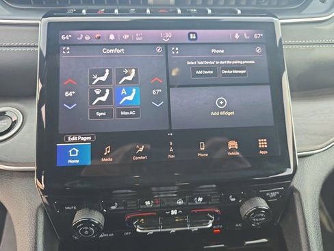 Used 2025 Jeep Grand Cherokee Overland w/ Adv Protech Group III image 19