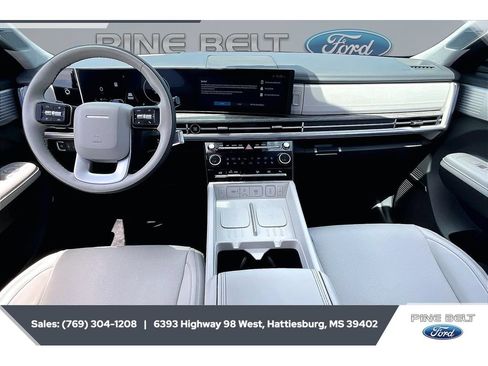 Used 2025 Hyundai Santa Fe Calligraphy FWD image 13
