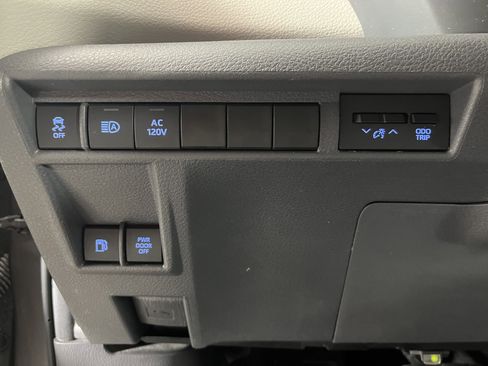 Used 2023 Toyota Sienna XLE w/ XLE Plus Package FWD image 26