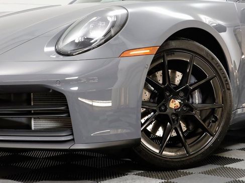 Used 2025 Porsche 911 Carrera image 3