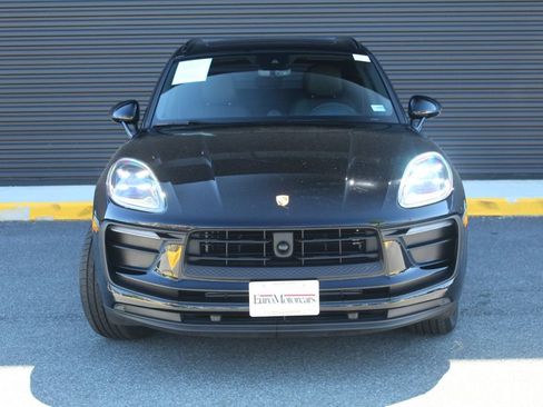 Certified 2025 Porsche Macan image 11