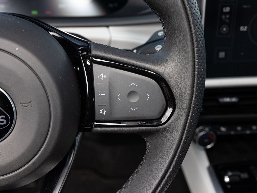 Used 2025 Lotus Emira RWD image 31