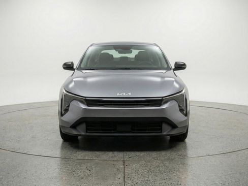 Used 2025 Kia K4 LXS image 2
