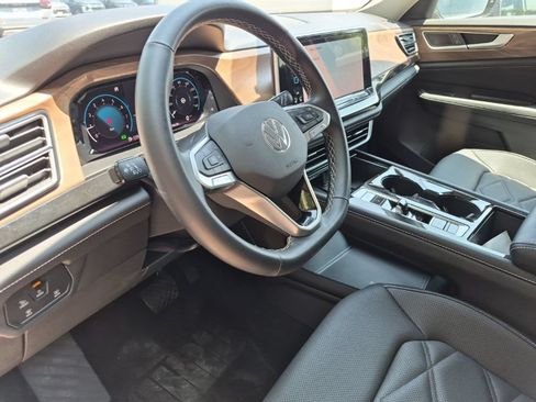 Used 2025 Volkswagen Atlas SE FWD image 7