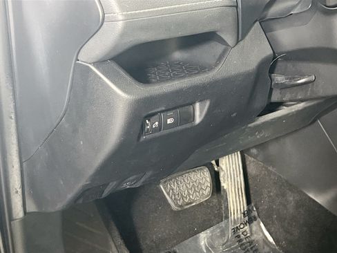 Used 2021 Toyota RAV4 LE AWD/4WD image 10