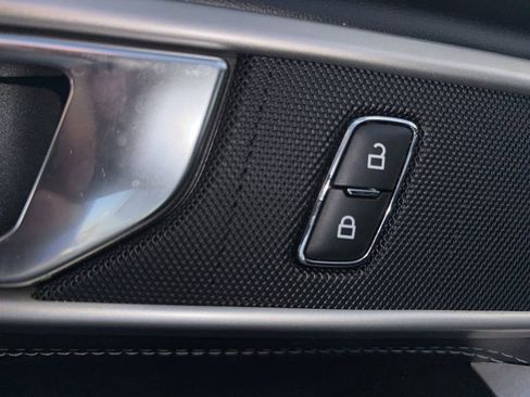 Used 2021 Ford Explorer XLT w/ Equipment Group 202A image 17