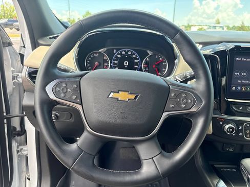 Used 2023 Chevrolet Traverse Premier FWD image 13