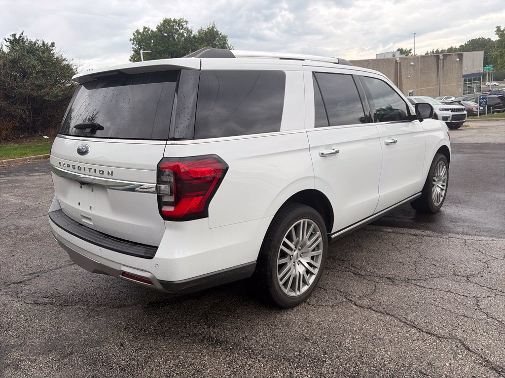 Used 2023 Ford Expedition Limited AWD/4WD image 5