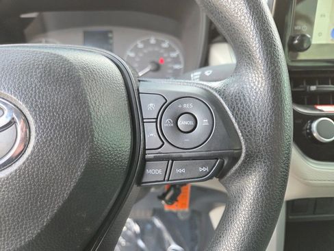 Used 2025 Toyota Corolla Cross L FWD image 33