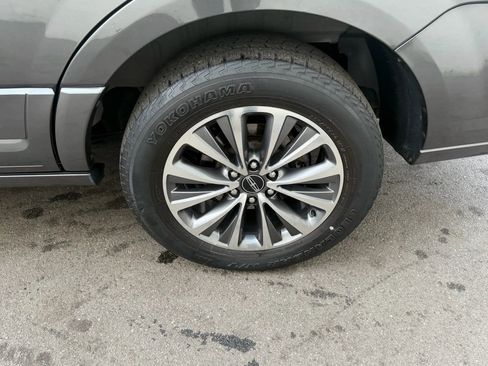 Used 2016 Lincoln Navigator Select image 9