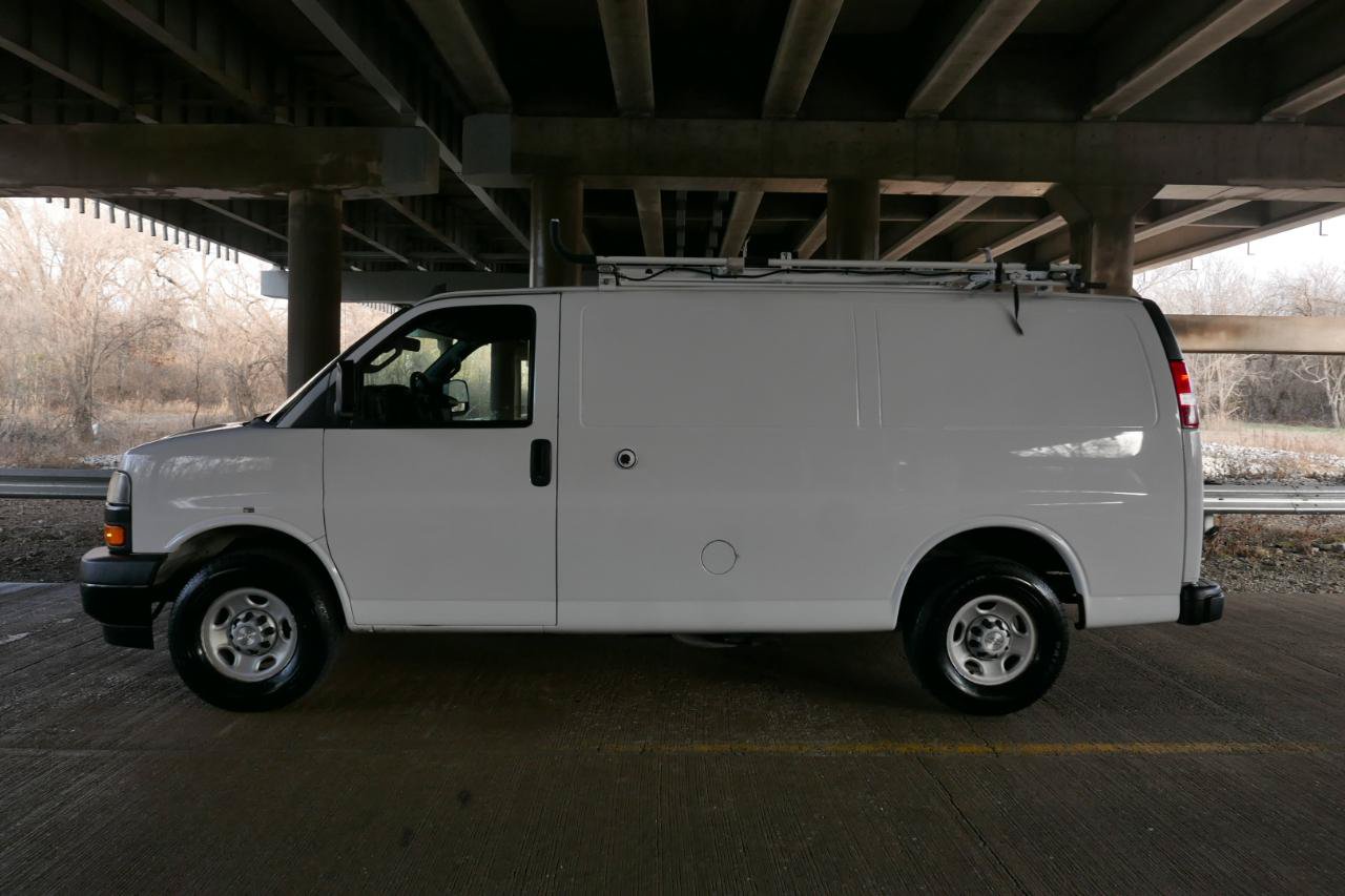 Used 2018 Chevrolet Express 2500 w/ Driver Convenience Package RWD image 25