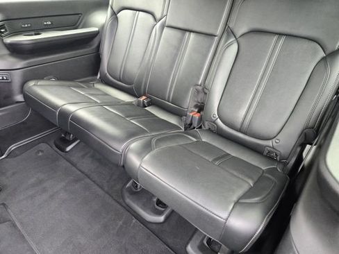 Certified 2025 Jeep Wagoneer L Series II AWD/4WD image 28