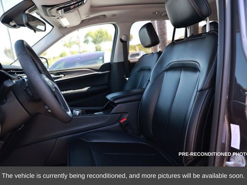 Used 2023 Jeep Grand Cherokee 4WD 4xe image 18