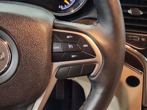 Used 2018 Jeep Grand Cherokee Limited image 50