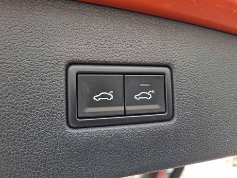 Used 2019 Volkswagen Tiguan SEL Premium image 29