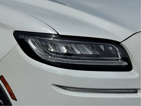 Used 2022 Lincoln Nautilus Reserve AWD/4WD image 5