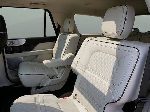 Used 2024 Lincoln Navigator Black Label image 14