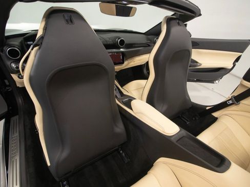 Used 2020 Ferrari Portofino image 45