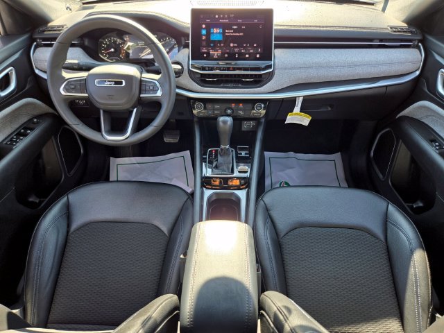 Used 2024 Jeep Compass Latitude AWD/4WD image 15