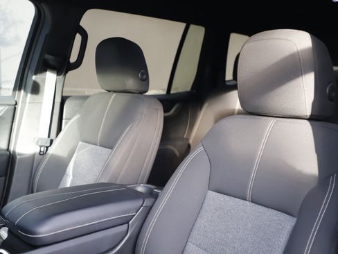 Used 2025 GMC Acadia Elevation image 22