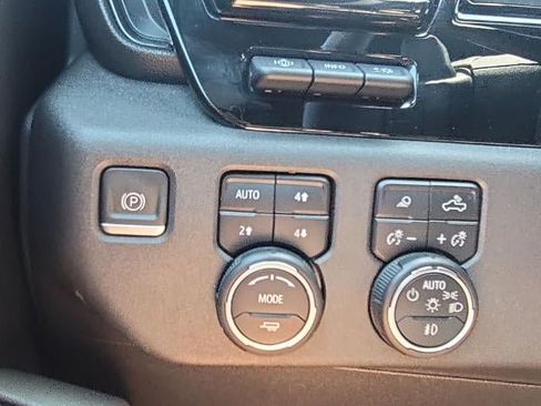 Used 2022 Chevrolet Silverado 1500 ZR2 w/ Technology Package AWD/4WD image 17