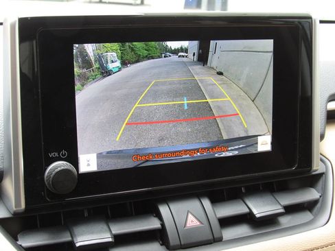 Certified 2023 Toyota RAV4 LE AWD/4WD image 29