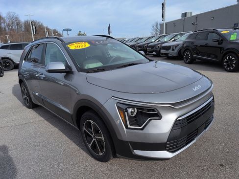 Used 2025 Kia Niro EX image 1