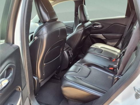 Used 2019 Jeep Cherokee Limited FWD image 20