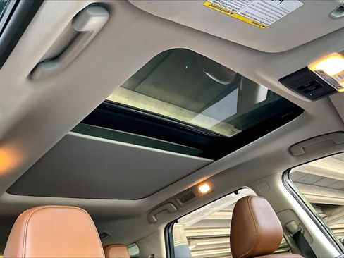 Used 2024 Nissan Pathfinder Platinum image 13