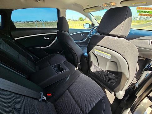 Used 2016 Hyundai Elantra GT image 17