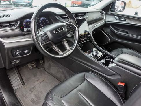 Used 2022 Jeep Grand Cherokee Limited image 11