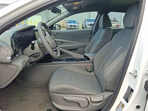 Used 2024 Hyundai Elantra SEL FWD image 13