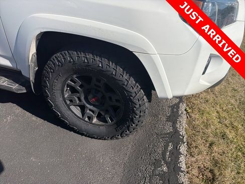 Used 2020 Toyota 4Runner TRD Off-Road Premium w/ Moonroof Package image 2