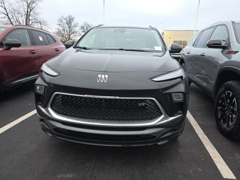 Used 2024 Buick Encore GX Sport Touring image 3