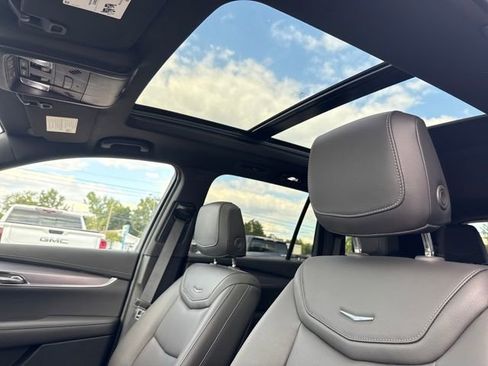 Certified 2025 Cadillac XT6 Luxury image 7