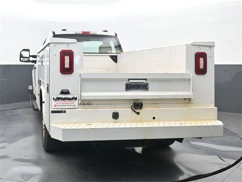 Used 2022 Ford F250 XL w/ Power Equipment Group image 4