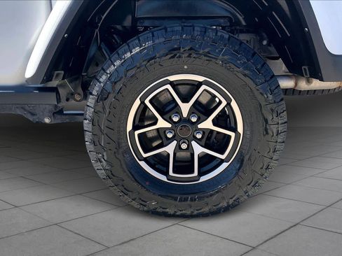Used 2024 Jeep Gladiator Rubicon image 17