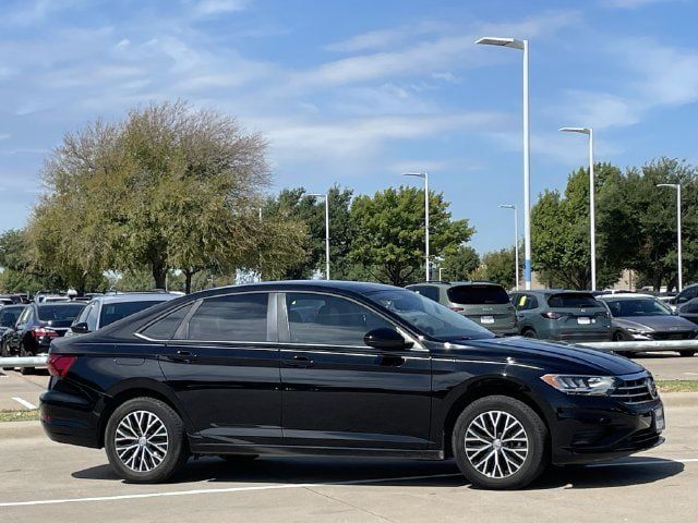 Used 2021 Volkswagen Jetta SE FWD image 3