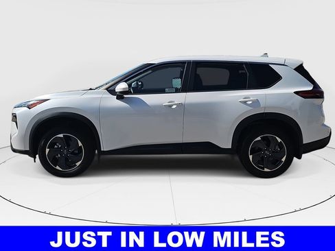 Used 2024 Nissan Rogue SV image 6