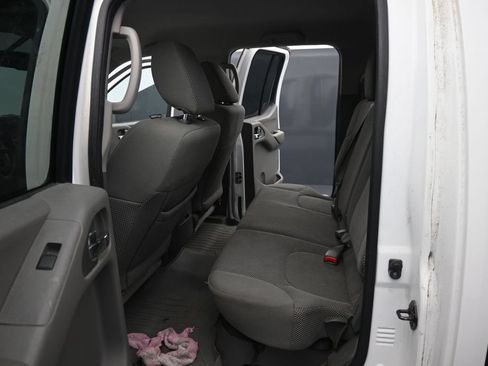 Used 2016 Nissan Frontier SV w/ SV Value Truck Package AWD/4WD image 17