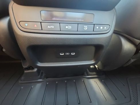 Used 2024 Honda Pilot Touring image 20