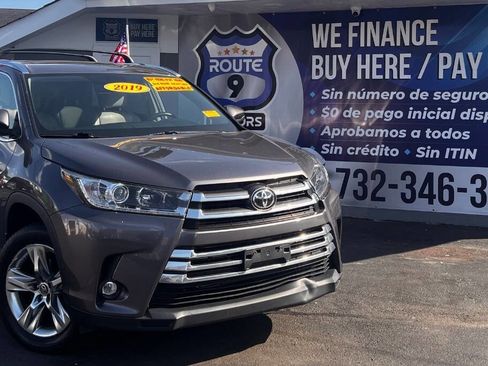 Used 2019 Toyota Highlander Limited w/ Carpet Mat Package (TMS) image 1